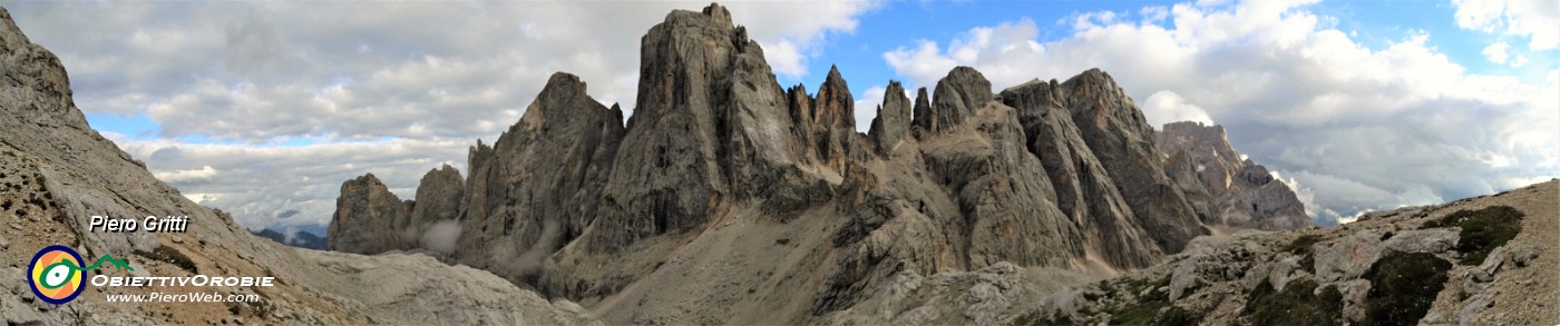 72 Guglie, torri, campanili,...illuminati dalla luce del tramonto.jpg